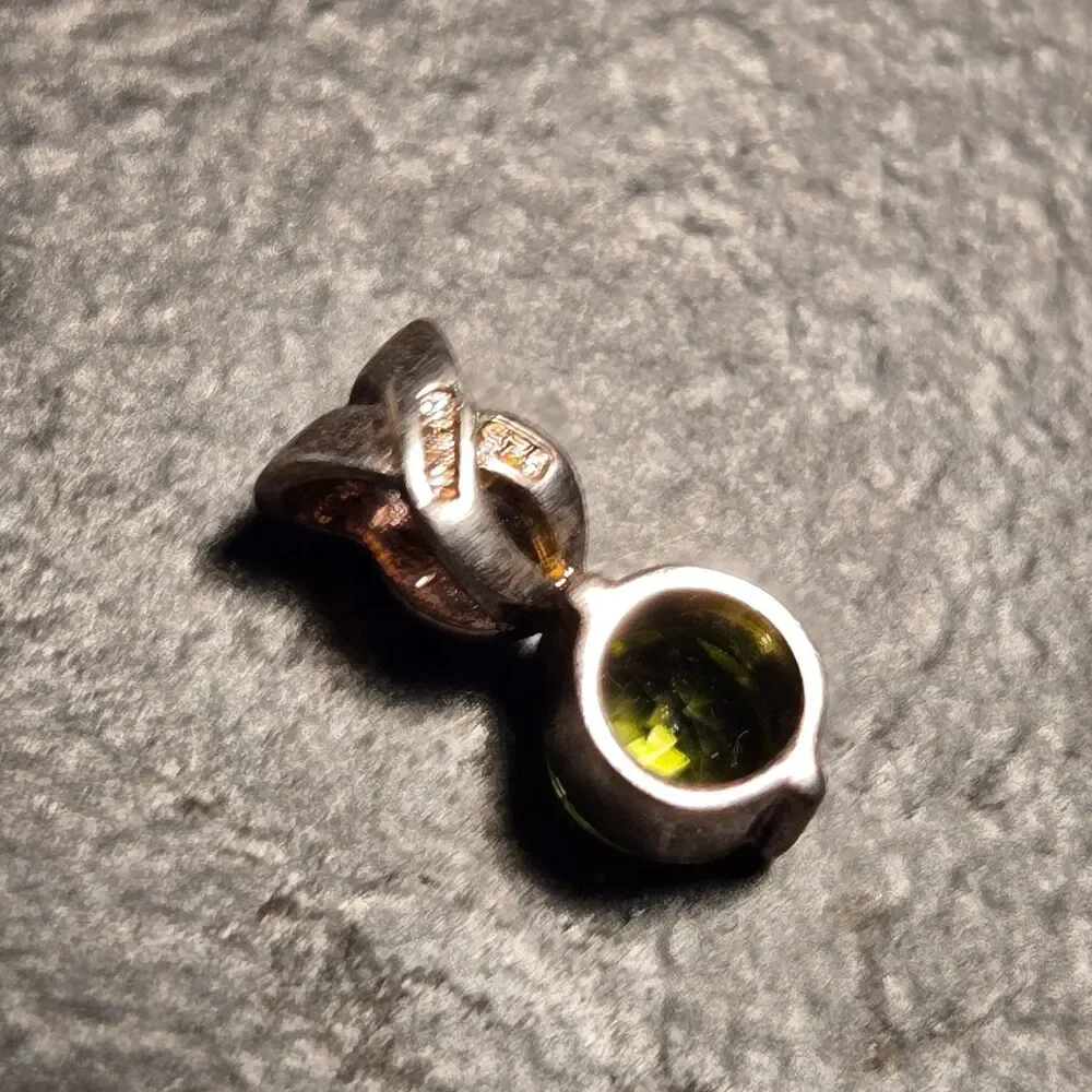 Pretty Green Stone Sterling Silver Pendant